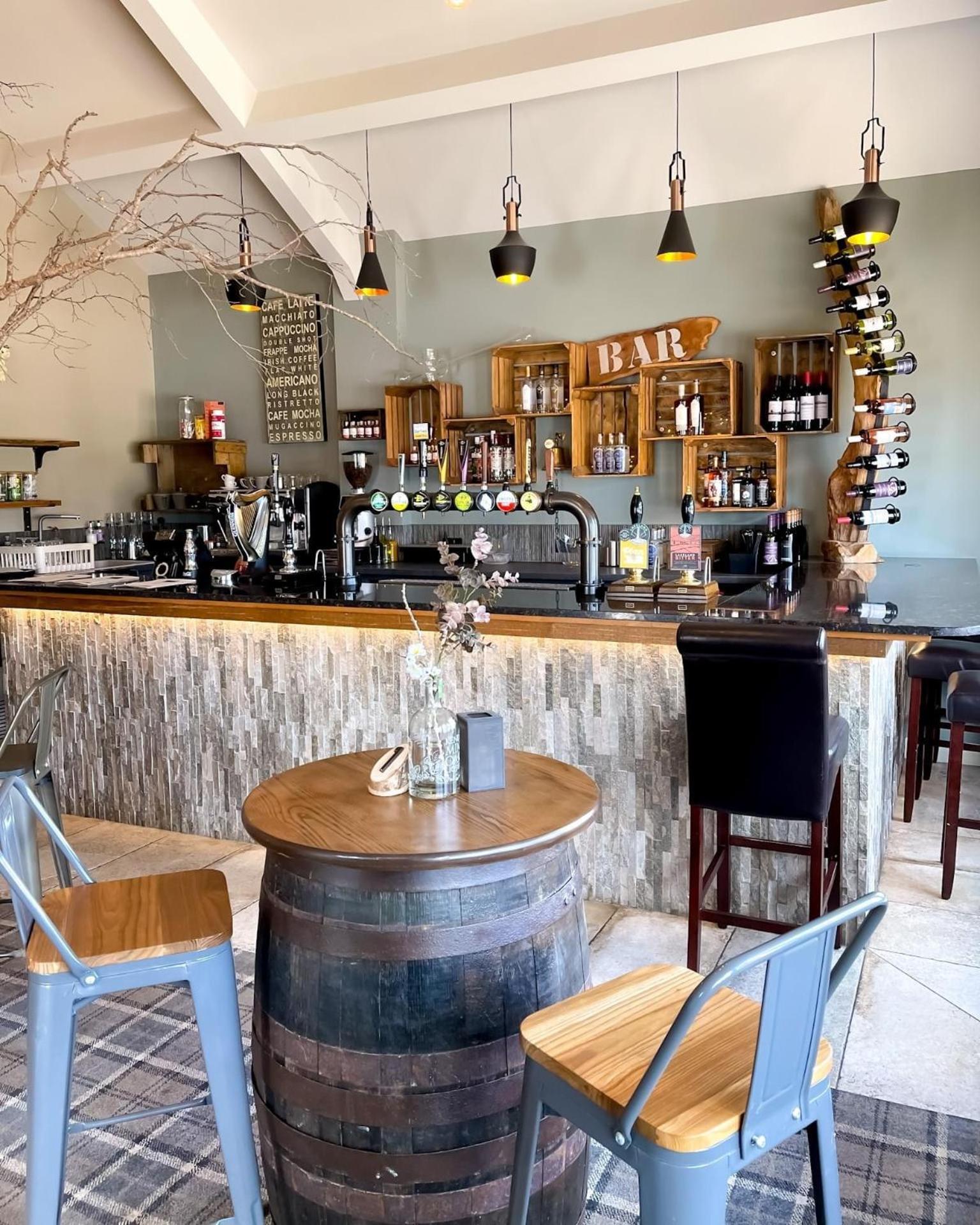 מילנת'ורפ The Tavern At Hale מראה חיצוני תמונה